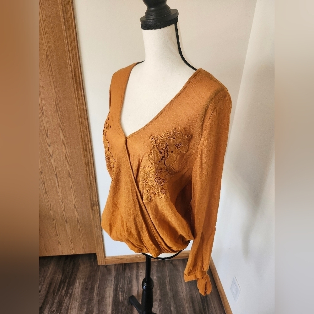 Charlotte Russe Burnt Mustard Wrap Floral Blouse with V-Neck - Picture 3 of 6